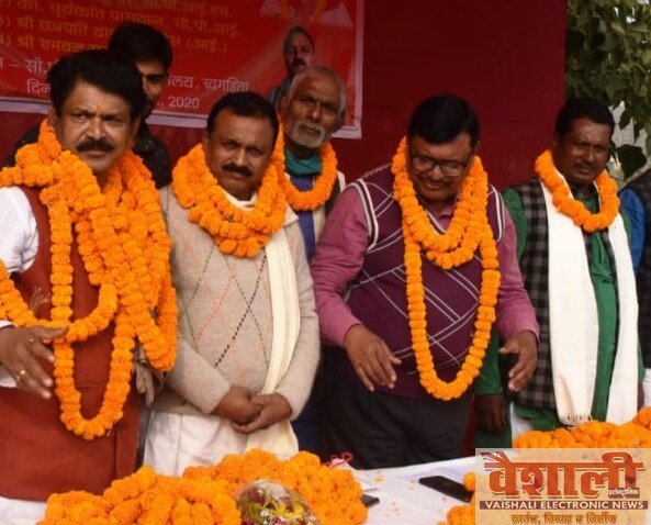 Photo of नवनिर्वाचित विधायकों में छत्रपति यादव, रामवृक्ष सदा, अजय कुमार तथा सूर्यकांत पासवान का वामपंथियों ने किया शानदार अभिनंदन, विधायको ने 08 दिसंबर को भारत बन्द की सफलता को लेकर कार्यकर्ताओं को दिया मंत्र