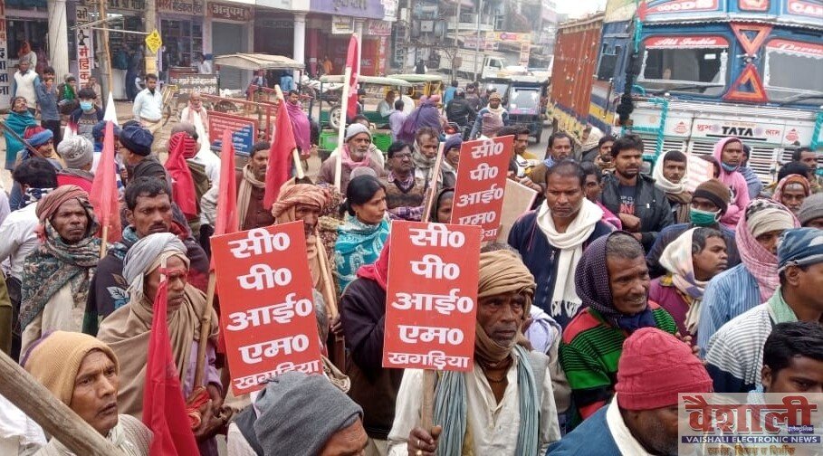 Photo of बाज़ार बन्द, सड़कें सूनी, गाड़ियों का परिचालन रहा बन्द, यात्री रहे परेशान, भारत बन्द में दिखा नजारा