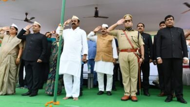 Photo of मुख्य झंडोत्तोलन समारोह में प्रभारी मंत्री मदन सहनी ने झंडोत्तोलन कर झंडे को दी सलामी, दिया सन्देश