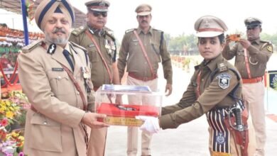 Photo of प्रशिक्षु पुलिस उपाधीक्षकों में पूजा प्रसाद सर्वश्रेष्ठ घोषित, डीजीपी ने किया सम्मानित