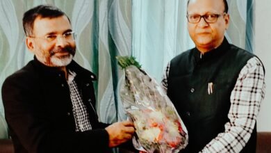 Photo of पोस्टल सोसाइटी ऑफ इंडिया के चेयरमैन डॉ अरविन्द वर्मा ने पीएमजी (ईस्ट) मनोज कुमार को किया सम्मानित