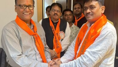 Photo of कलवार सेवक समाज के राष्ट्रीय अध्यक्ष डॉ अरविन्द वर्मा ने नेपाल के खेल मंत्री प्रमोद जायसवाल से की स्नेहिल मुलाकात, किया स्वागत