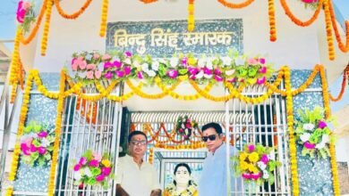Photo of माता बिंदु सिंह की चौथी पुण्य तिथि पर विधायक डॉ संजीव ने दी तीन सड़कों की सौगात