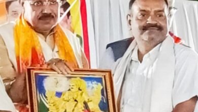 Photo of स्वतंत्र प्रभार राज्य मंत्री के हाथों सम्मानित हुए पवन जायसवाल