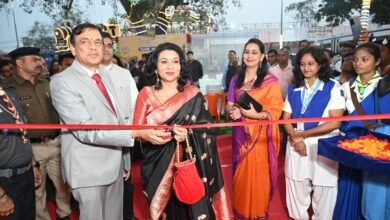 Photo of रेल ग्राम प्रदर्शनी का सोनपुर मेला में महाप्रबंधक छत्रसाल सिंह ने किया शुभारंभ