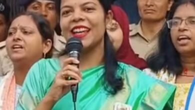 Photo of डीम वर्षा सिंह ने अपनी सुरीली आवाज़ में चुनाव पर आधारित लोक गीत गाकर मतदाताओं को की जागरुक
