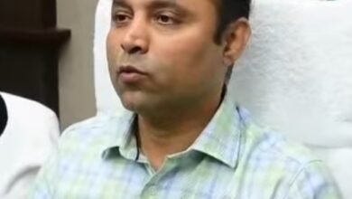 Photo of शांति पूर्ण 67.29 प्रतिशत मतदान होने पर डीएम डॉ नवल किशोर चौधरी ने कर्मियों और मतदाताओं को ज्ञापित किया धन्यवाद