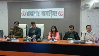 Photo of ज़िले में शांति एवं विधि व्यवस्था बनाए रखने हेतु प्रशासन पूर्णतः प्रतिबद्ध – नवीन कुमार, डीएम