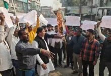 Photo of सांसद पप्पू यादव की गिरफ्तारी एवं प्रताड़ना के ख़िलाफ़ नागेन्द्र त्यागी के नेतृत्व में हुआ सीएम नीतीश कुमार का पुतला दहन, लगा आक्रोशपूर्ण नारे