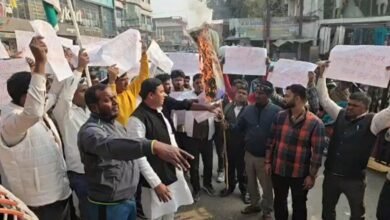 Photo of सांसद पप्पू यादव की गिरफ्तारी एवं प्रताड़ना के ख़िलाफ़ नागेन्द्र त्यागी के नेतृत्व में हुआ सीएम नीतीश कुमार का पुतला दहन, लगा आक्रोशपूर्ण नारे