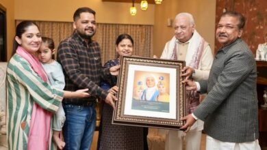 Photo of महामहिम राज्यपाल आरिफ मोहम्मद खान का उद्योग मंत्री डॉ दिलीप जायसवाल ने किया सम्मानित