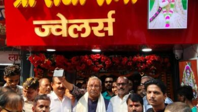 Photo of श्री राधा रानी ज्वेलर्स का पूर्व उप मुख्यमंत्री तारकिशोर प्रसाद ने किया उद्घाटन