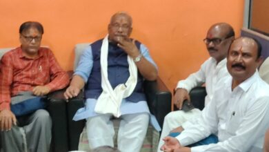 Photo of पूर्व उप मुख्यमंत्री तारकिशोर प्रसाद ने आर के मिशन पब्लिक स्कूल के निरीक्षण बाद अपने मंतव्य को किया लिपिबद्ध विजिटर्स बुक में 