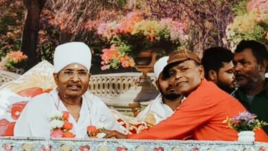 Photo of असंग देव महाराज ने कहा मानव जीवन के वास्तविक उद्देश्य के साथ हँसाते हुए हँसने की कला अपनाएं