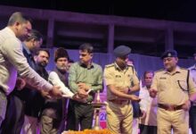 Photo of शक्तिपीठ मां कात्यायनी महोत्सव (दो दिवसीय) का डीएम, एसपी ने दीप प्रज्वलित कर किया शुभारंभ