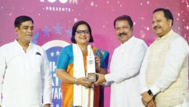 Photo of समाज सेवी कर रहे हैं समाज में सकारात्मक परिवर्तन, अपनी समर्पण और सेवा भाव से – डॉ दिलीप जायसवाल, उद्योग मंत्री