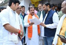 Photo of उद्योग मंत्री सह पथ निर्माण मंत्री डॉ दिलीप जायसवाल भाजपा के सहयोग कार्यक्रम में समस्याएं सुनी, दिए त्वरित कार्रवाई का निर्देश