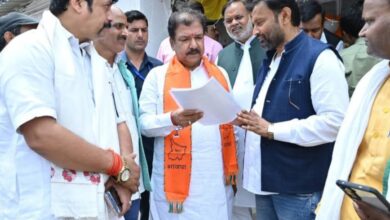 Photo of उद्योग मंत्री सह पथ निर्माण मंत्री डॉ दिलीप जायसवाल भाजपा के सहयोग कार्यक्रम में समस्याएं सुनी, दिए त्वरित कार्रवाई का निर्देश