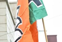 Photo of उद्योग मंत्री डॉ दिलीप जायसवाल ने अपने आवास पर फहराया भाजपा के स्थापना दिवस पर पार्टी का झंडा