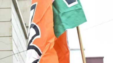 Photo of उद्योग मंत्री डॉ दिलीप जायसवाल ने अपने आवास पर फहराया भाजपा के स्थापना दिवस पर पार्टी का झंडा