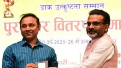 Photo of डीएम डॉ नवल किशोर चौधरी ने उत्कृष्ट कार्य करने वाले डाककर्मियों को किया सम्मानित