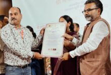 Photo of बरौनी के उप डाकपाल रौशन कुमार को डाक प्रमंडल में प्रथम स्थान मिलने पर डाक महाध्यक्ष पूर्वी मनोज कुमार ने किया सम्मानित