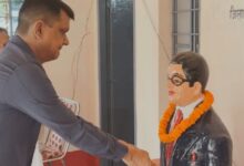 Photo of डीएम नवीन कुमार संग एसपी राकेश कुमार ने डॉ भीम राव अंबेडकर की प्रतिमा पर पुष्पांजलि अर्पित किया नमन