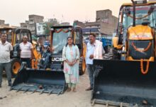 Photo of नए 04 ट्रैक्टर, 01 बड़ा और 02 छोटा जेसबी का शुभारंभ सभापति अर्चना कुमारी ने की