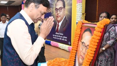 Photo of पूर्व मध्य रेलवे के महाप्रबंधक छत्रसाल सिंह ने डॉ अंबेडकर की तस्वीर पर की पुष्पांजलि