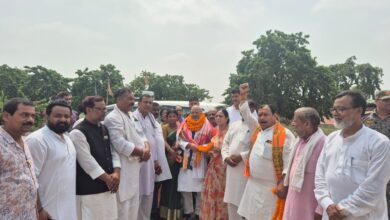 Photo of गंगा दशहरा पर कात्यायनी धाम पहुंचे आपदा प्रबंधन मंत्री रत्नेश सदा, जदयू नेताओं ने किया भव्य स्वागत