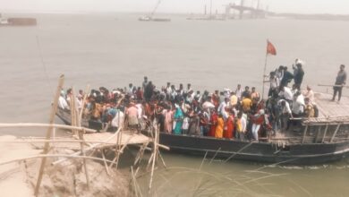 Photo of विक्रमशिला सेतु का संपर्क टूटा, गंगा घाटों पर उमड़ी भीड़