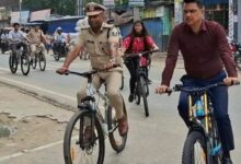 Photo of डीएम नवीन कुमार ने खुद जारी किए फरमान पर आमदा, एसपी राकेश कुमार संग हुए साइकिल पर सवार