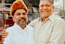 Photo of वरिष्ठ पत्रकार डॉ अरविन्द वर्मा और अपर लोक अभियोजक मोo मुख़्तार अब्बासी एक दूसरे से गला मिलकर दी बकरीद त्योहार पर मुबारकबा