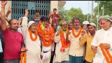 Photo of कलवार सेवक समाज के चेयरमैन डॉ अरविन्द वर्मा ने तीसरी बार पैक्स अध्यक्ष बनने पर आशीष भगत को दी बधाई एवं शुभकामनाएं