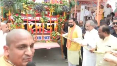 Photo of जगन्नाथ रथ यात्रा का शुभारंभ मुख्य मंत्री सम्राट चौधरी ने झाड़ू लगाने के बाद सुसज्जित रथ की रस्सी खींच कर किया